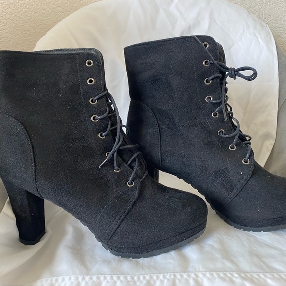 Black heels - Picture 4 of 5